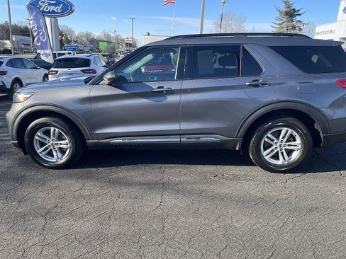 Used 2023 Ford Explorer XLT image 6