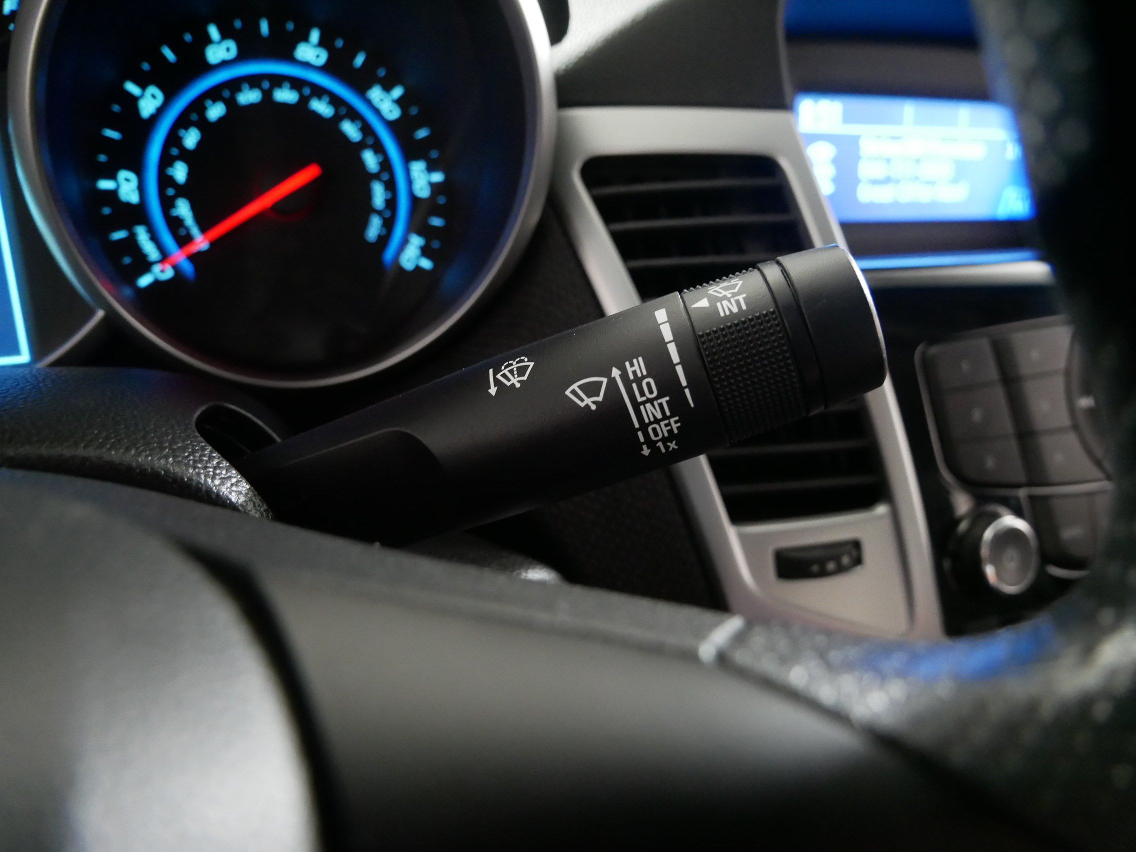 Used 2015 Chevrolet Cruze LT FWD image 30
