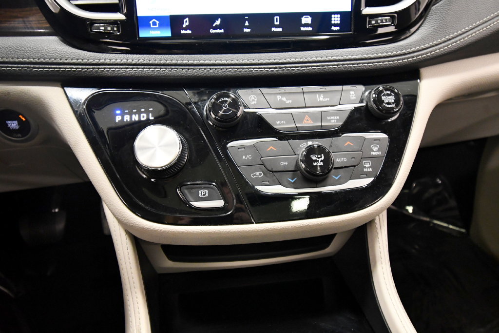 Used 2024 Chrysler Pacifica Limited FWD image 27