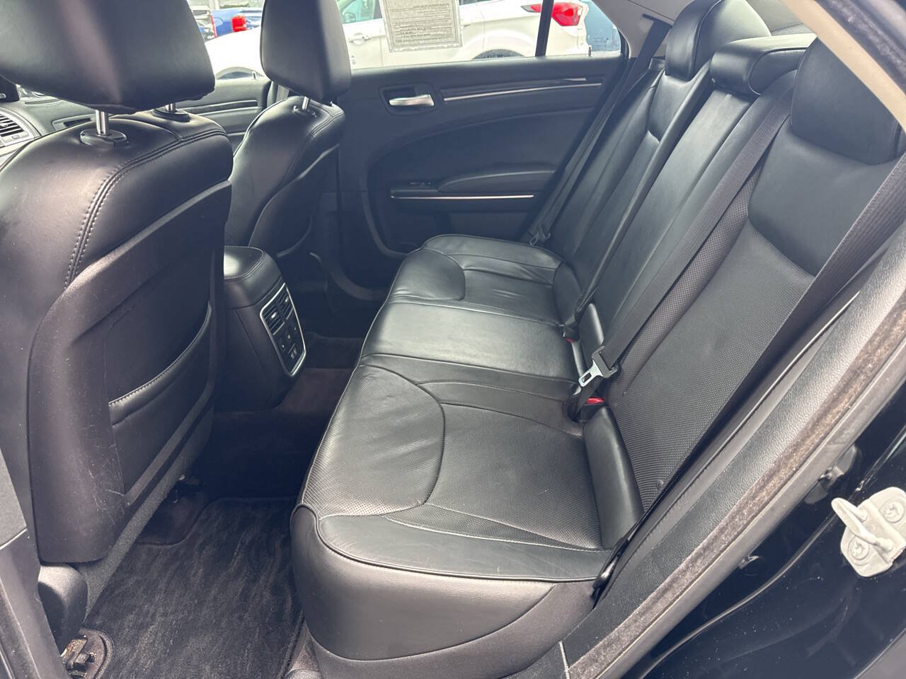 Used 2017 Chrysler 300 C w/ Safetytec Plus Group AWD/4WD image 15
