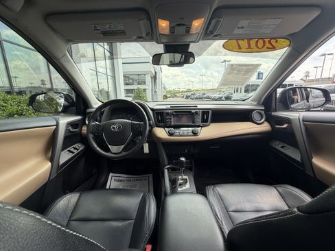 Used 2017 Toyota RAV4 XLE FWD image 25