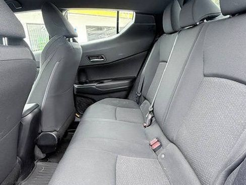 Used 2018 Toyota C-HR XLE FWD image 11