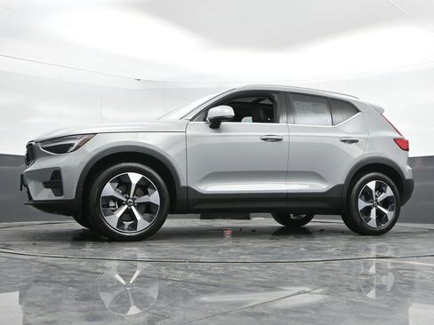 New 2025 Volvo XC40 B5 Core w/ Protection Package Premier image 45