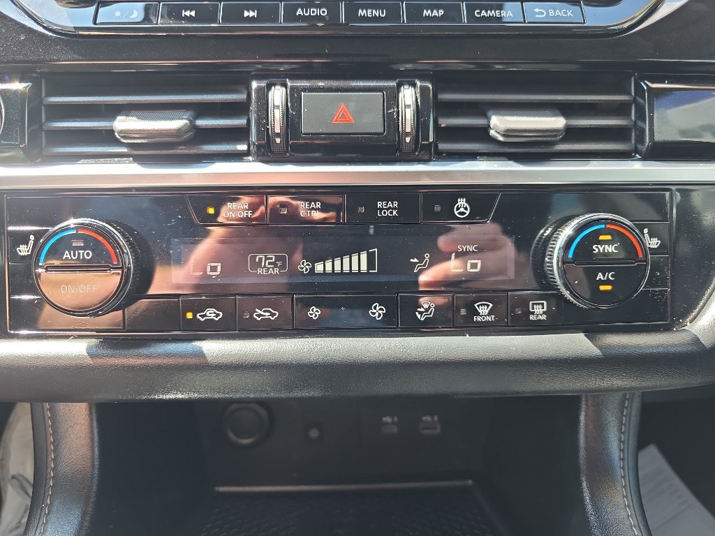 Used 2023 Nissan Pathfinder SL w/ Lighting Package (N92) FWD image 29