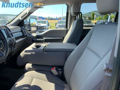 Used 2017 Ford F250 XLT w/ XLT Premium Package AWD/4WD image 17