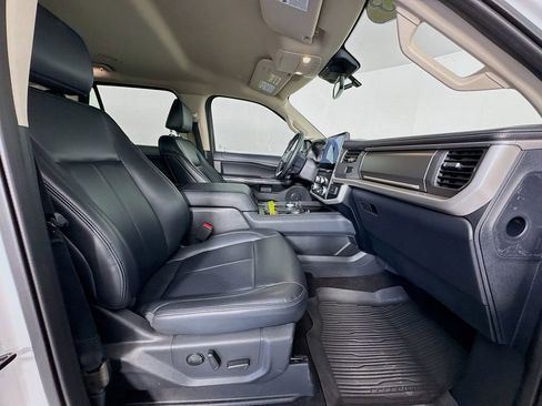 Used 2023 Ford Expedition XLT image 28