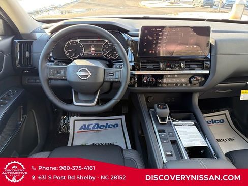 New 2026 Nissan Pathfinder SV image 32