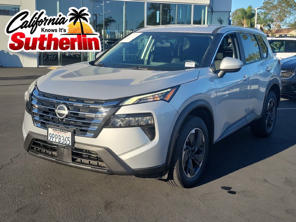 Used 2025 Nissan Rogue SV FWD image 1