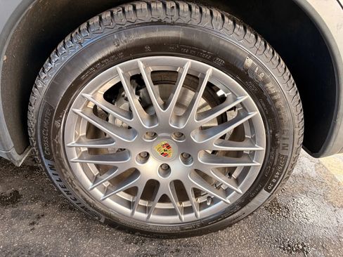 Used 2015 Porsche Cayenne S image 44