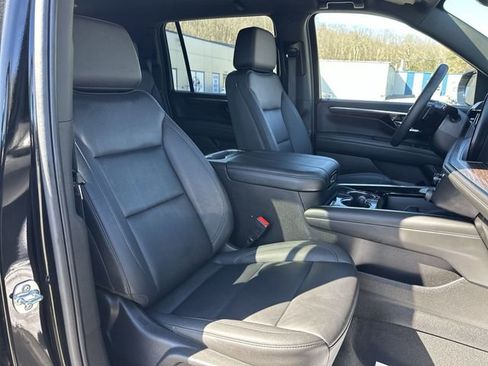 Used 2025 Chevrolet Suburban Z71 image 27