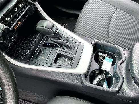 Certified 2020 Toyota RAV4 LE image 14