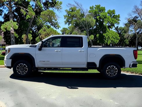 Used 2022 GMC Sierra 2500 AT4 w/ AT4 Preferred Package AWD/4WD image 4