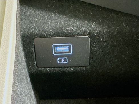 Used 2021 Genesis G70 2.0T image 20