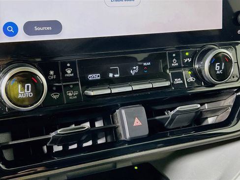 Certified 2023 Toyota Highlander Limited AWD/4WD image 14