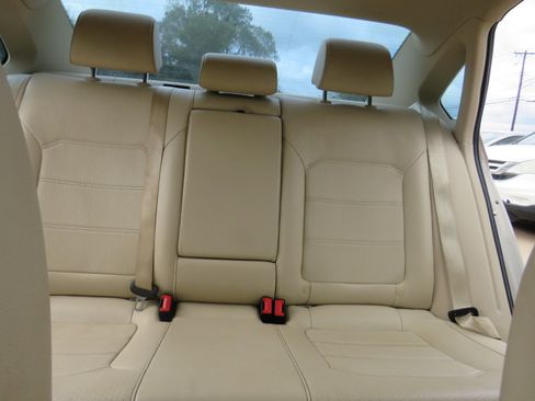 Used 2015 Volkswagen Passat TDI SE image 29
