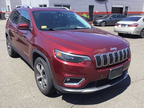Used 2019 Jeep Cherokee Limited AWD/4WD image 2
