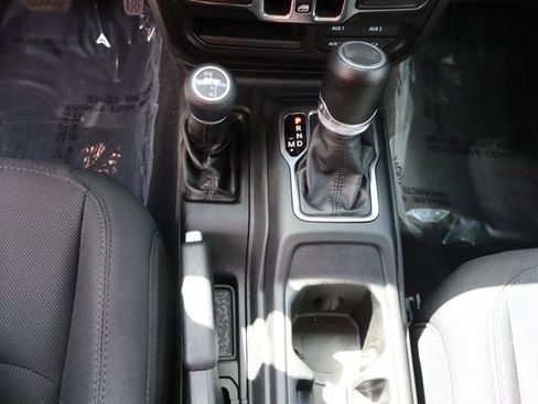 Used 2022 Jeep Wrangler Unlimited Sport AWD/4WD image 32