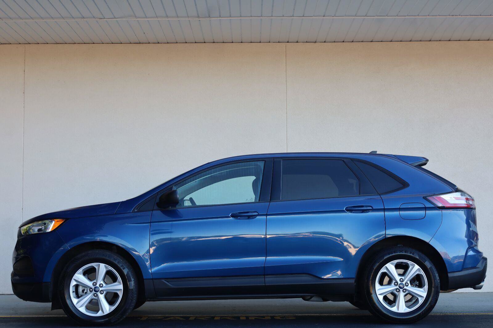 Used 2020 Ford Edge SE FWD image 2