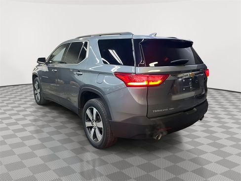 Used 2021 Chevrolet Traverse LT w/ LT Premium Package image 5