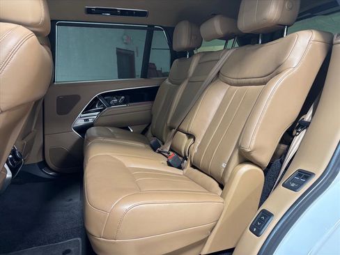 Used 2023 Land Rover Range Rover Long Wheelbase SE image 29