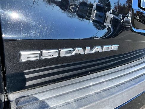 Used 2017 Cadillac Escalade Luxury image 30