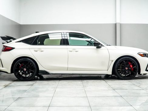 Used 2023 Honda Civic Type R image 6