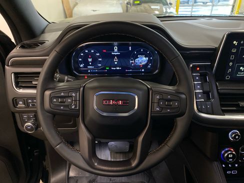 Used 2024 GMC Yukon XL AT4 w/ Technology Package image 21