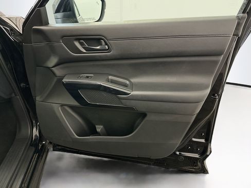 Used 2024 Nissan Pathfinder S image 33