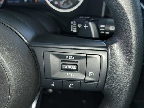 Used 2024 Nissan Rogue S AWD/4WD image 17