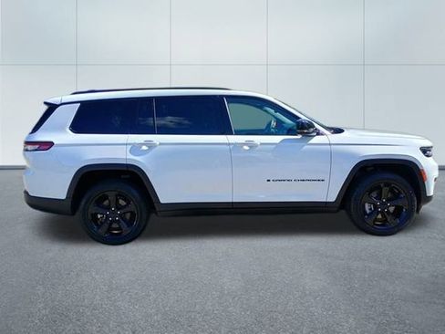 Used 2022 Jeep Grand Cherokee L Laredo image 7