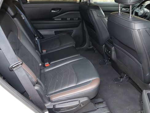 Used 2024 Nissan Pathfinder Platinum w/ Cargo Package image 19