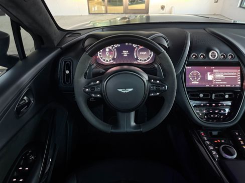 Used 2022 Aston Martin DBX image 41