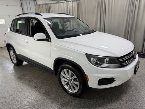 Used 2017 Volkswagen Tiguan Limited w/ Premium Package image 3