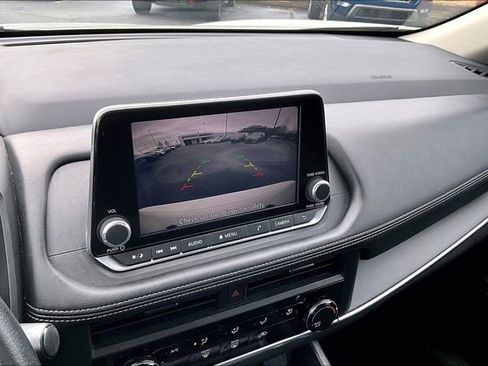 Used 2024 Nissan Rogue S image 11