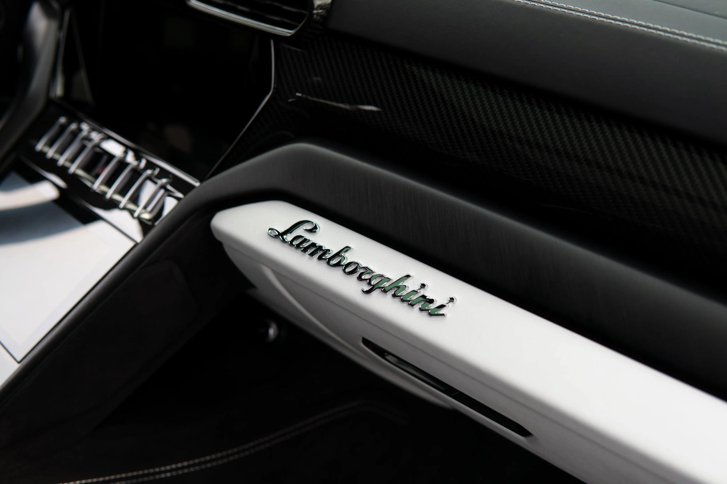 Used 2024 Lamborghini Urus S AWD/4WD image 37