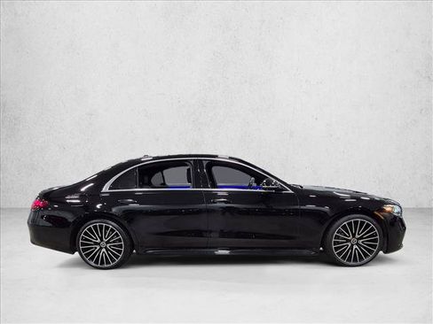Used 2022 Mercedes-Benz S 500 4MATIC w/ AMG Line Package image 4
