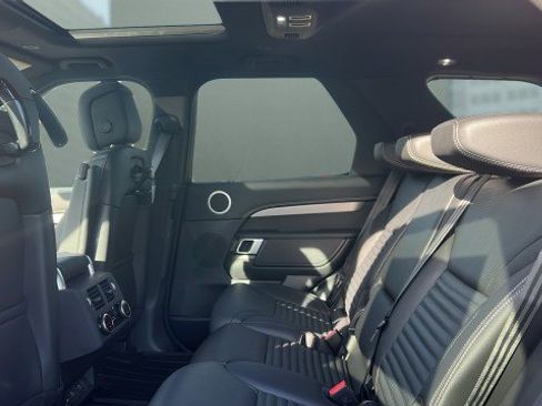 New 2026 Land Rover Discovery Limited Edition image 15