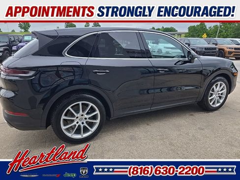 Used 2024 Porsche Cayenne w/ Premium Package AWD/4WD image 12
