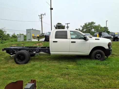 New 2026 RAM 3500 Tradesman AWD/4WD image 2
