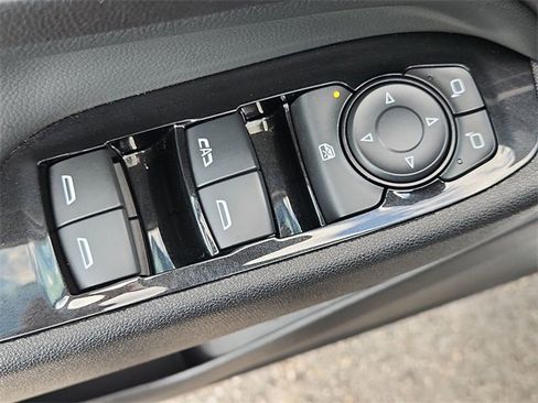 Used 2024 Chevrolet Equinox Premier image 22