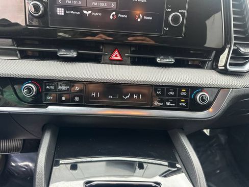 Used 2025 Kia Sportage LX AWD/4WD image 32