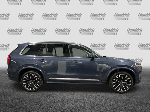 Used 2025 Volvo XC90 B6 Plus image 11