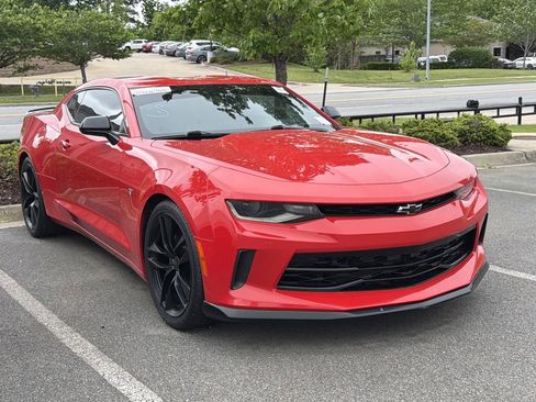 Used 2018 Chevrolet Camaro LT RWD image 6