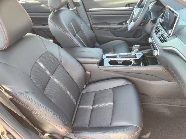 Used 2025 Nissan Altima 2.5 SR FWD image 11