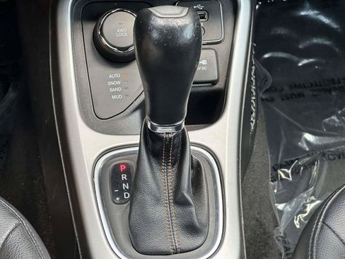 Used 2018 Jeep Compass Latitude AWD/4WD image 19