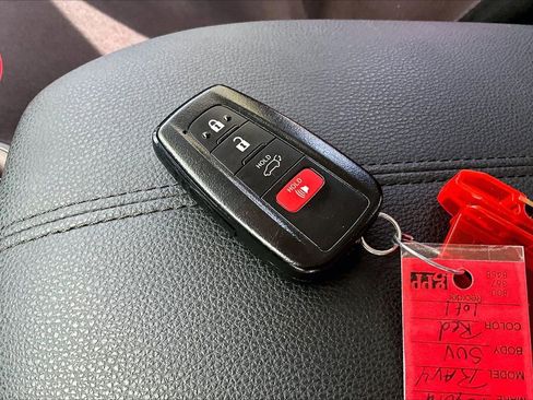 Used 2021 Toyota RAV4 Limited image 32