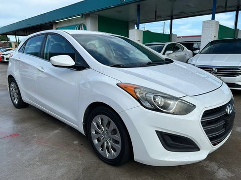 Used 2017 Hyundai Elantra GT FWD image 7
