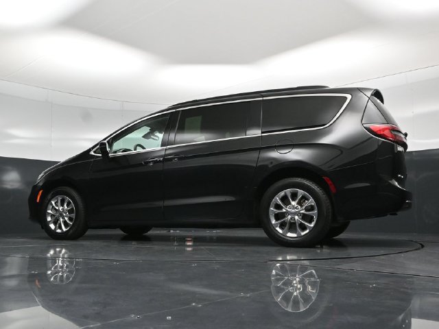 Certified 2022 Chrysler Pacifica Touring-L AWD/4WD image 63