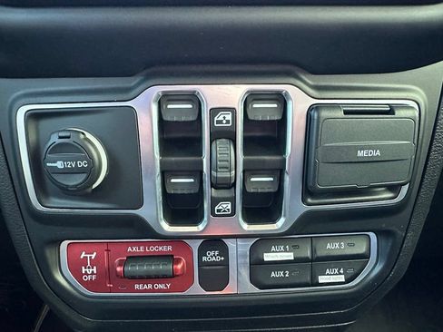 Used 2023 Jeep Gladiator Mojave w/ LED Lighting Group AWD/4WD image 10
