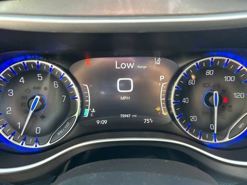 Used 2022 Chrysler Pacifica Touring-L FWD image 25